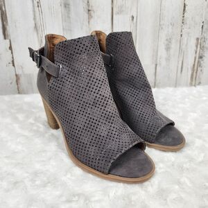 Universal Thread Lizzy Microsuede Booties Gray Size 6